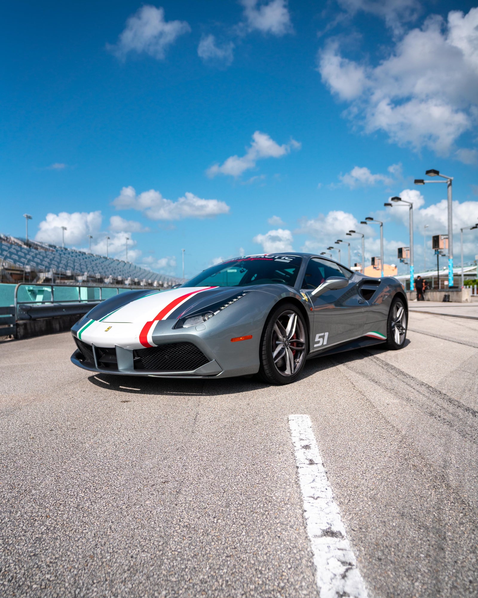 Ferrari 488 GTB モデルカー Ferrari 488 GTB model in 1:18 scale